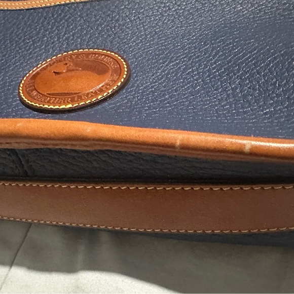 Dooney&Bourke Vintage Equestrian Bag-Navy pebbled leather with British tan trim - Picture 8 of 9